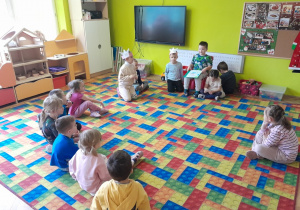 Chłopiec opowiada o przeczytanej książce