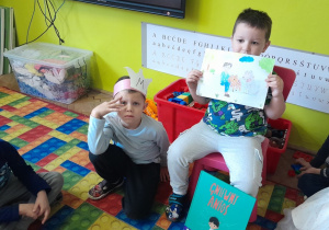 Chłopiec opowiada o przeczytanej książce