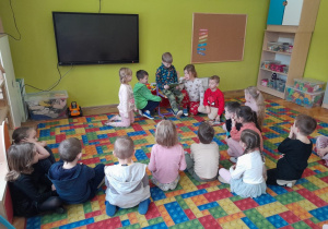 Chłopiec opowiada o przeczytanej książce