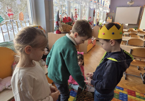 Dzieci składają życzenia