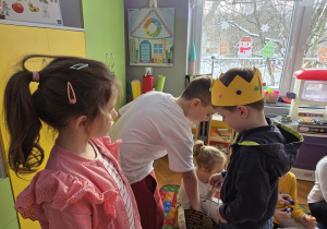 Dzieci składają życzenia