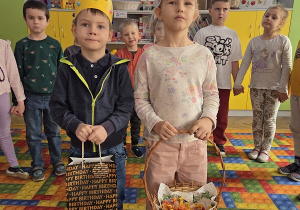 Dzieci śpiewają sto lat