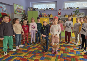 Dzieci śpiewają sto lat