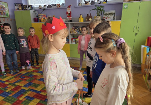 Dzieci składają życzenia