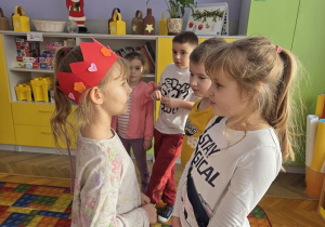 Dzieci składają życzenia