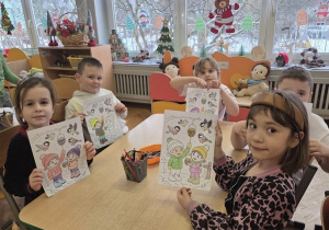 Kolorowanie ilustracji - Ptaki w karmniku