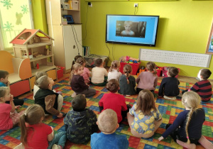 słuchamy filmu o drzewie genealogicznym