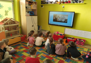 słuchamy filmu o drzewie genealogicznym