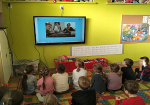 słuchamy filmu o drzewie genealogicznym