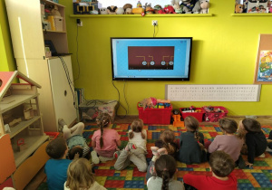 słuchamy filmu o drzewie genealogicznym