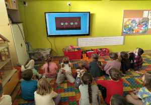 słuchamy filmu o drzewie genealogicznym