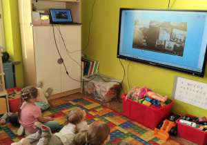 słuchamy filmu o drzewie genealogicznym