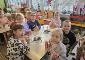 poczęstunek od solenizanta