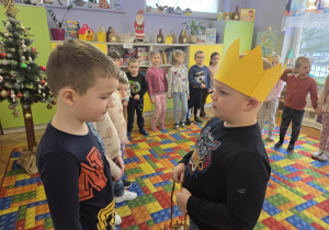 dzieci składają życzenia