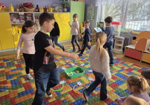 pingwiny łowią ryby