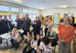 Dziadkowie w roli widowni