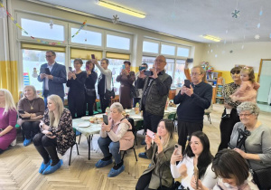 Dziadkowie w roli widowni