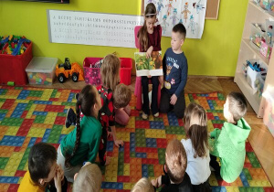 słuchamy opowieści o książce