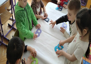 przyklejamy literę B