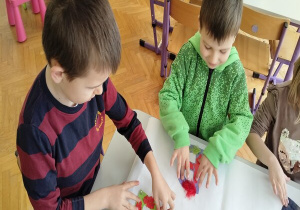 przyklejamy literę B