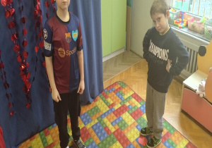 zabawa orientacyjno - porządkowa ,,Serduszka''