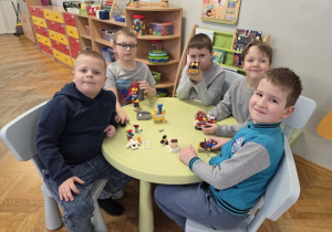 pokaz budowli dzieci