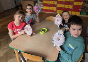 Kolorowe pączki - praca plastyczna