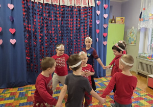 Zabawa ruchowa - serduszko