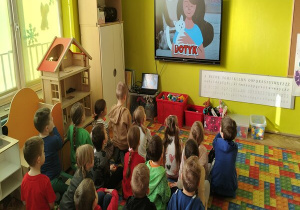 oglądamy bajkę edukacyjną o kocie