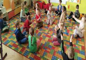 zabawa ruchowa ,,Kotki''