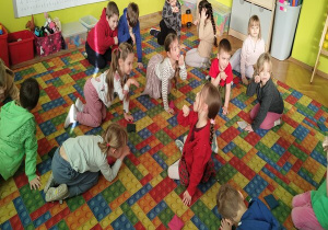 zabawa ruchowa ,,Kotki''