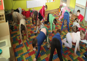 zabawa ruchowa ,,Kotki''