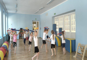 ćwiczymy z szarfami