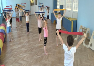 ćwiczymy z szarfami