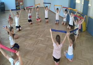 ćwiczymy z szarfami