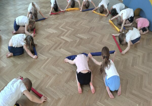 ćwiczymy z szarfami