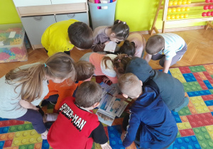 Dzieci poznają zwierzęta Arktyki i Antarktyki