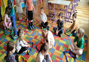 zabawa ruchowa ,,Czuję zazdrość, kiedy...''