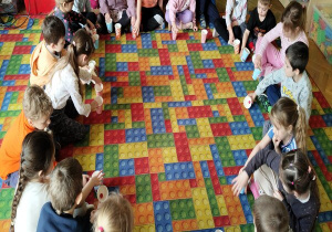 zabawa radząca sobie z emocjami ,,Zielone oczko''