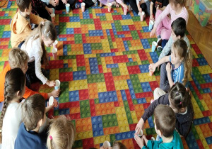 zabawa radząca sobie z emocjami ,,Zielone oczko''