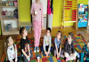 zabawa radząca sobie z emocjami ,,Zielone oczko''