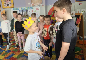 dzieci składają życzenia