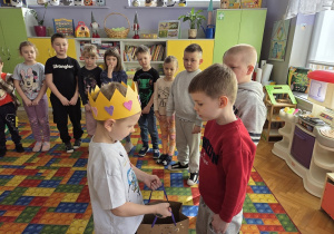 dzieci składają życzenia