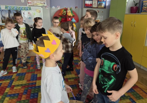 dzieci składają życzenia