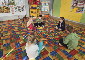 zabawa - wyszukaj dinozaura