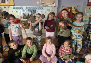 wspólne zdjęcie z dinozaurami