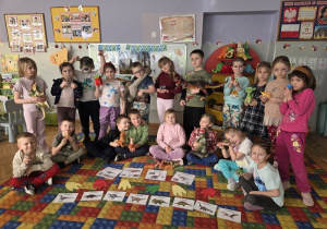 wspólne zdjęcie z dinozaurami