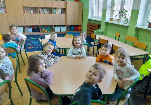 Dzieci poznają szkołę podstawową