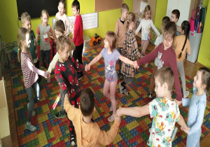 zabawa ruchowa ,,Szóstkowe koła''