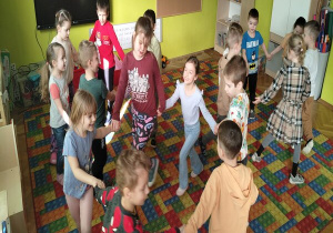 zabawa ruchowa ,,Szóstkowe koła''